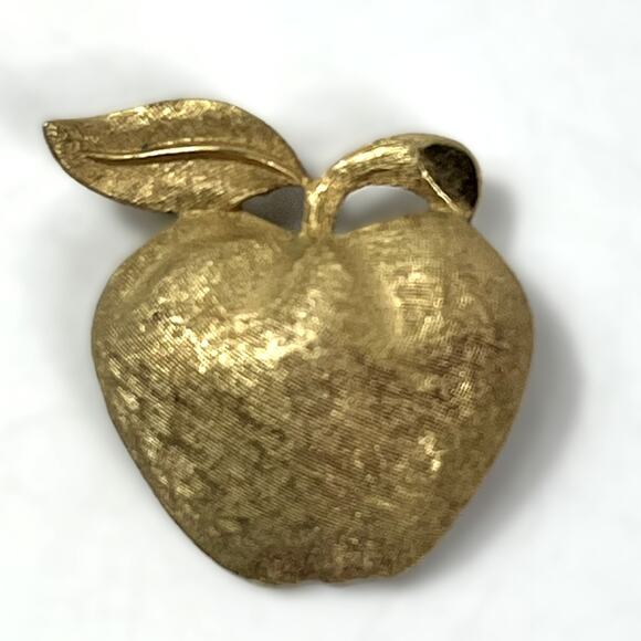 Vintage Signed Coro Apple Brooch Gold Tone Textured Fruit Pin Teacher Gift - Picture 1 of 3